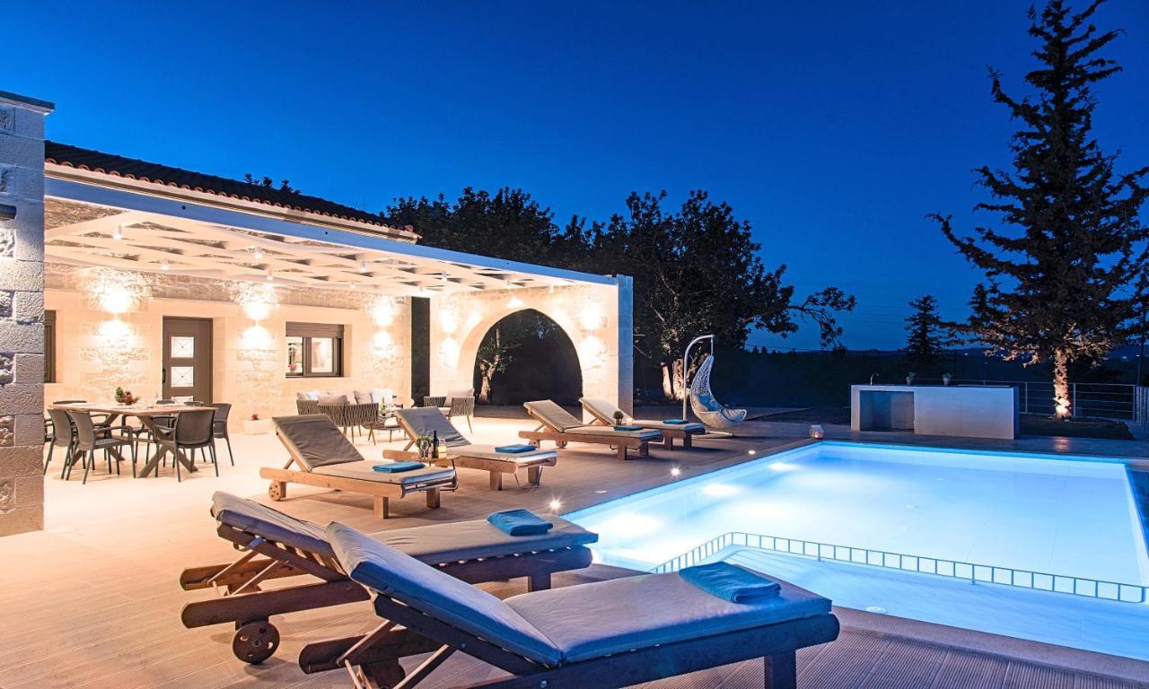 Orientem Villa Heated Pool เยโอริยิอูโปลิส ภายนอก รูปภาพ