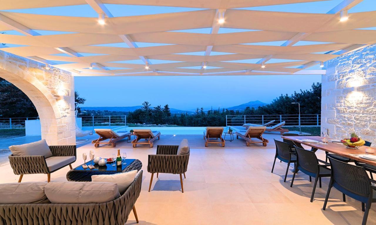 Orientem Villa Heated Pool เยโอริยิอูโปลิส ภายนอก รูปภาพ